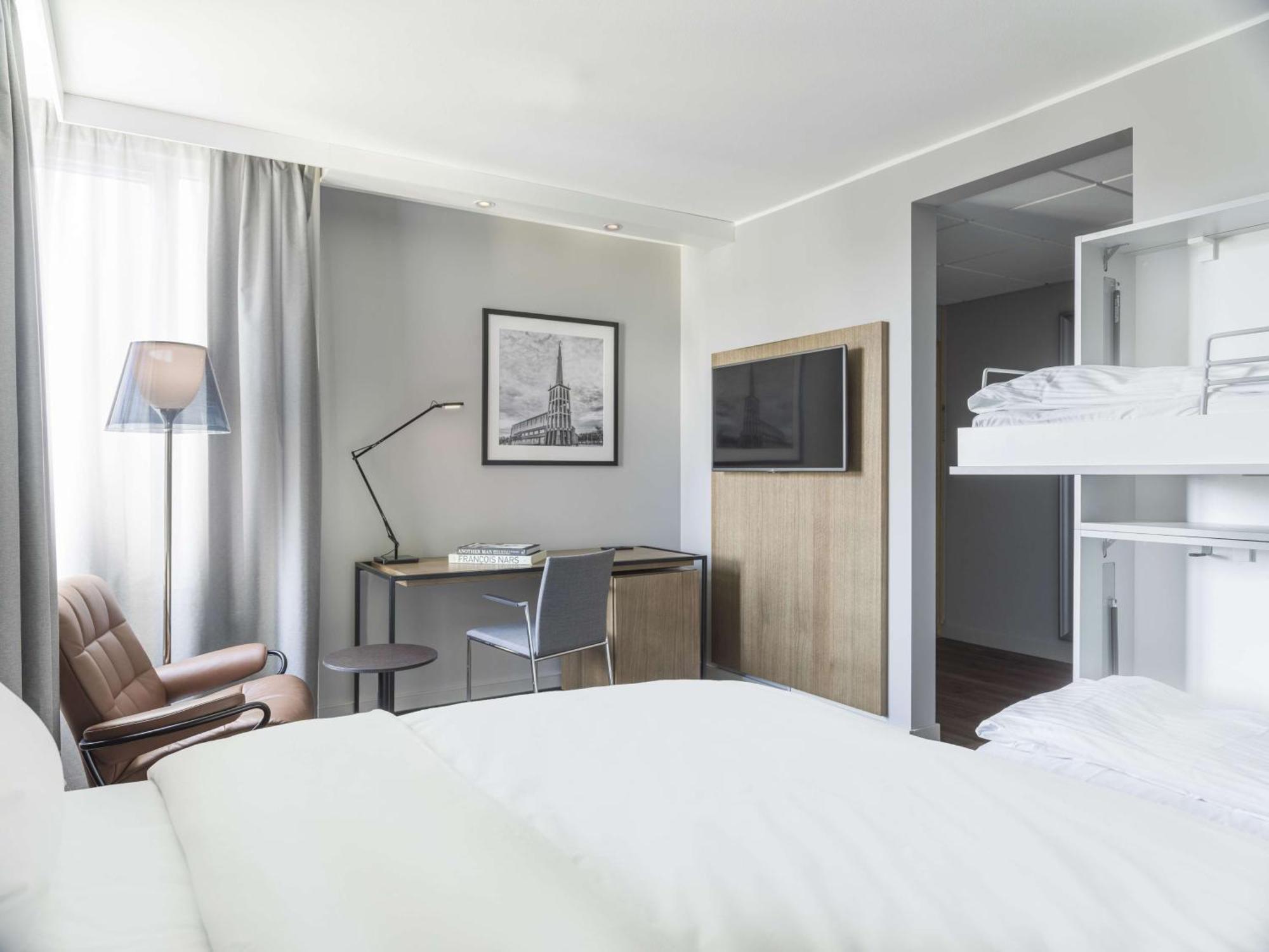 Radisson Blu Hotel บูเดอ ภายนอก รูปภาพ