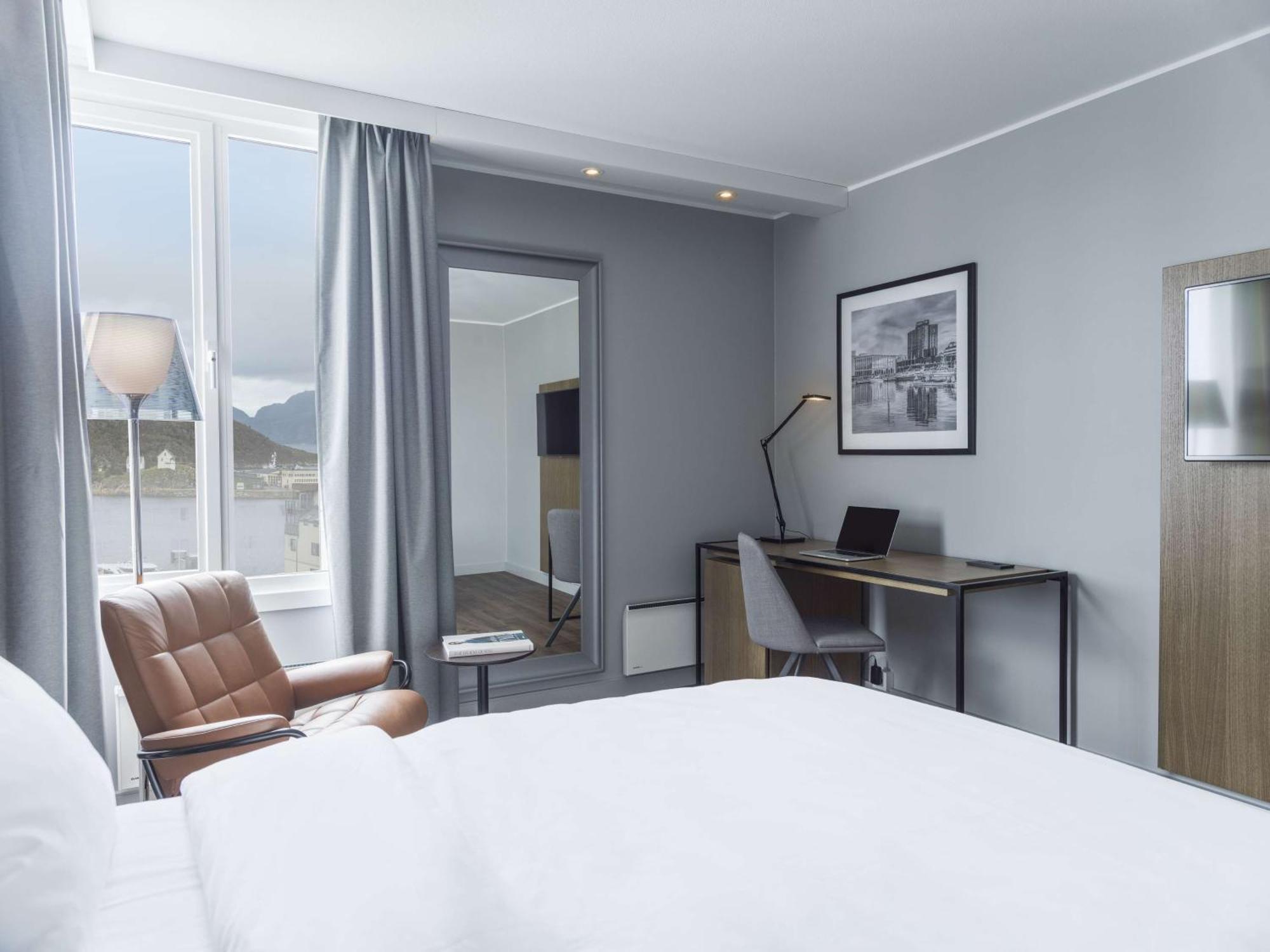 Radisson Blu Hotel บูเดอ ภายนอก รูปภาพ