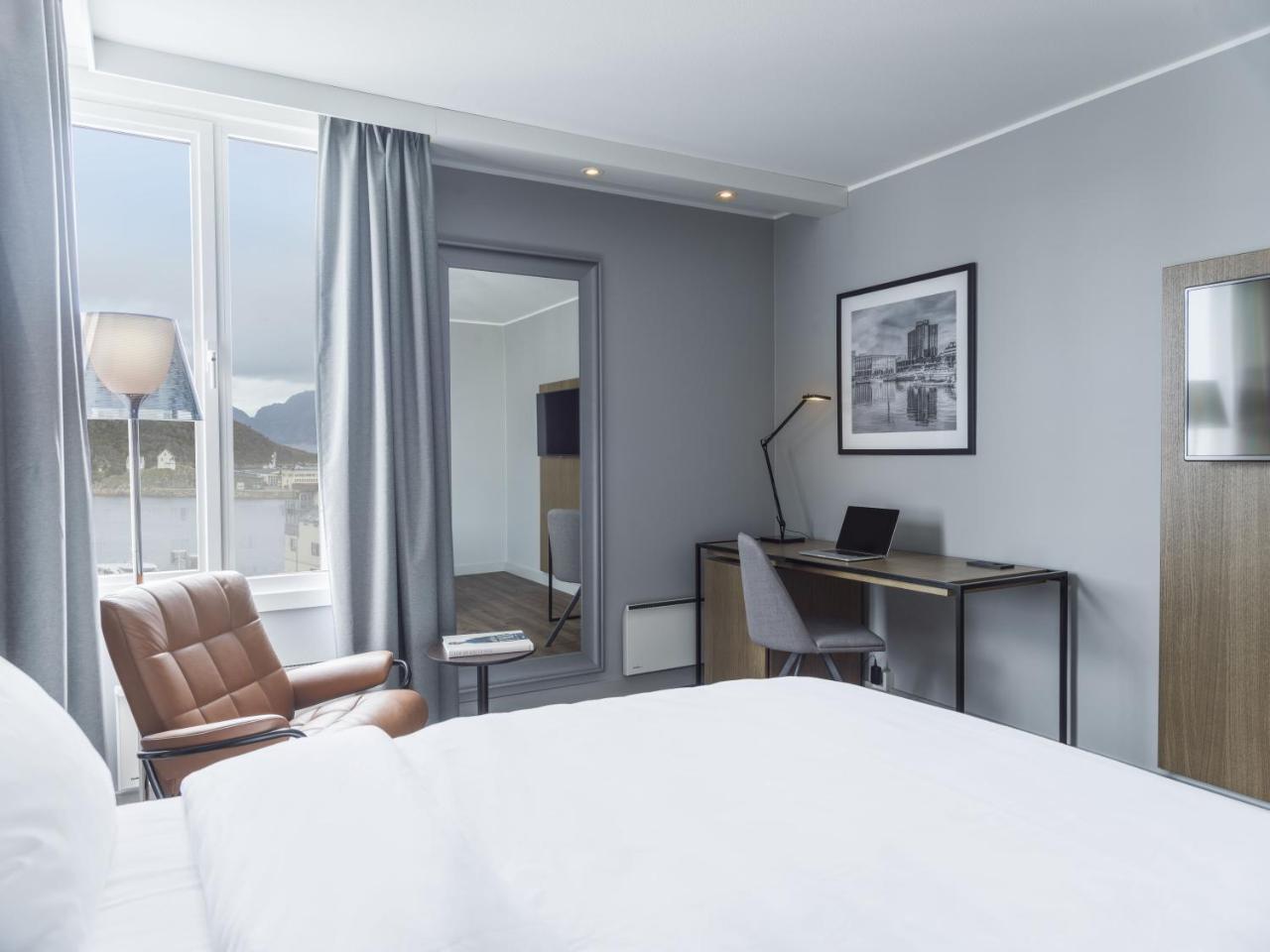 Radisson Blu Hotel บูเดอ ภายนอก รูปภาพ